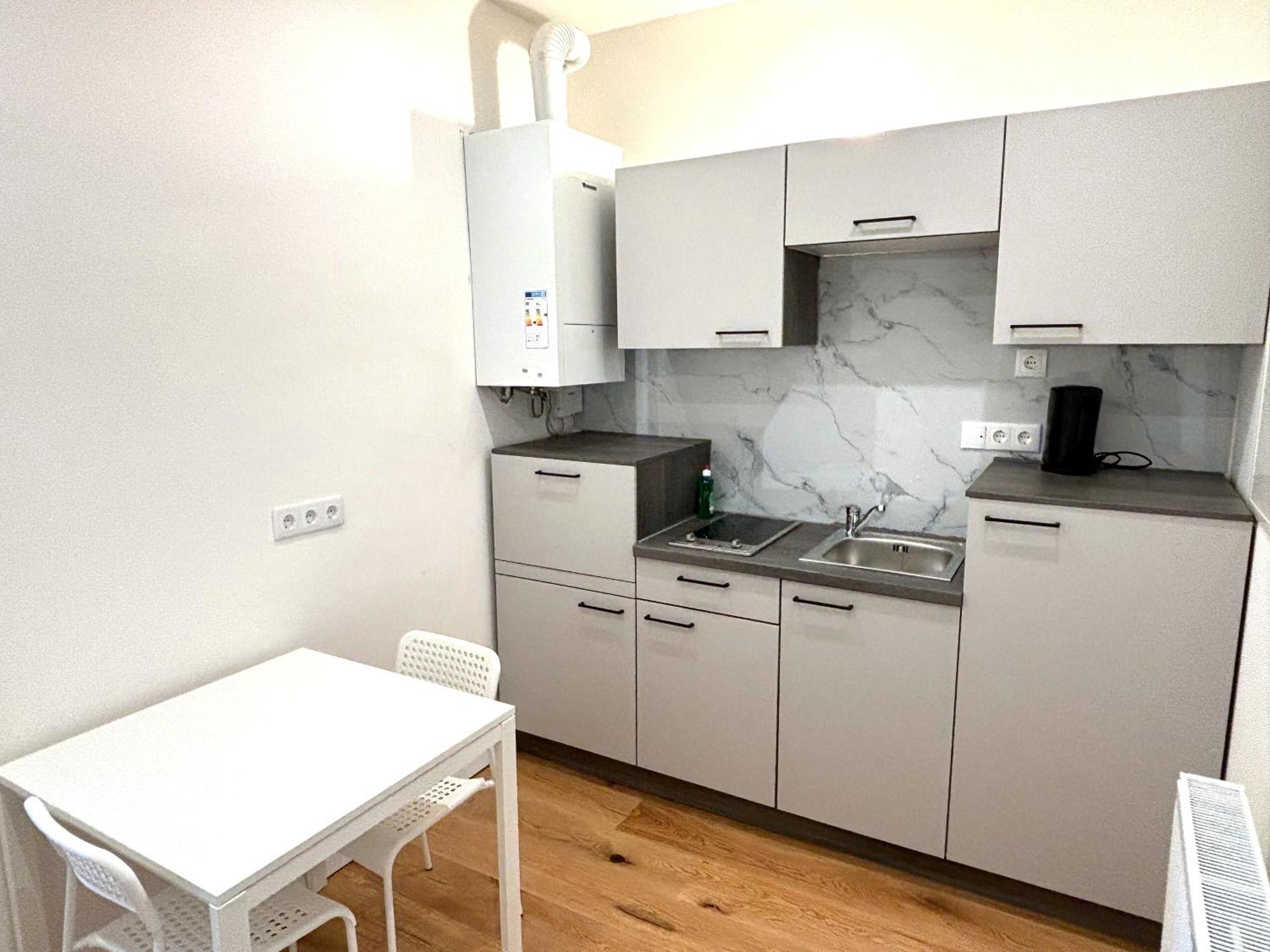 Traumhafte Wohnung Fuer 2, Walk In Dusche, Extra Kueche, Nespresso, Zentral Vienna Luaran gambar